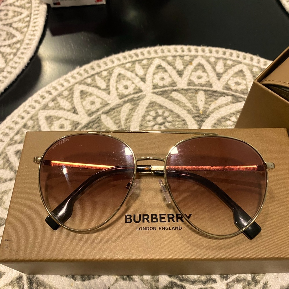 BURBERRY SHADES GOLD***** BRAND NEW NEVER WORN!!!!!
